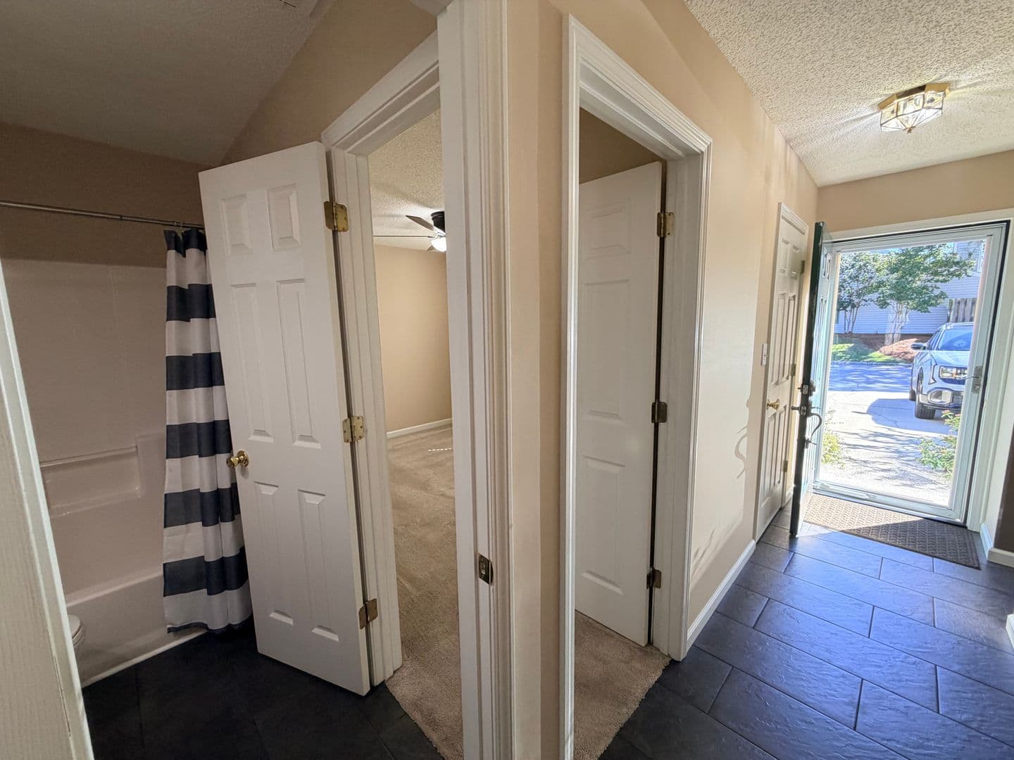 Columbia Townhome: 54 Coach Trail Ln