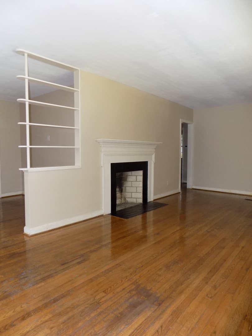Columbia House: 507 Dogwood Street