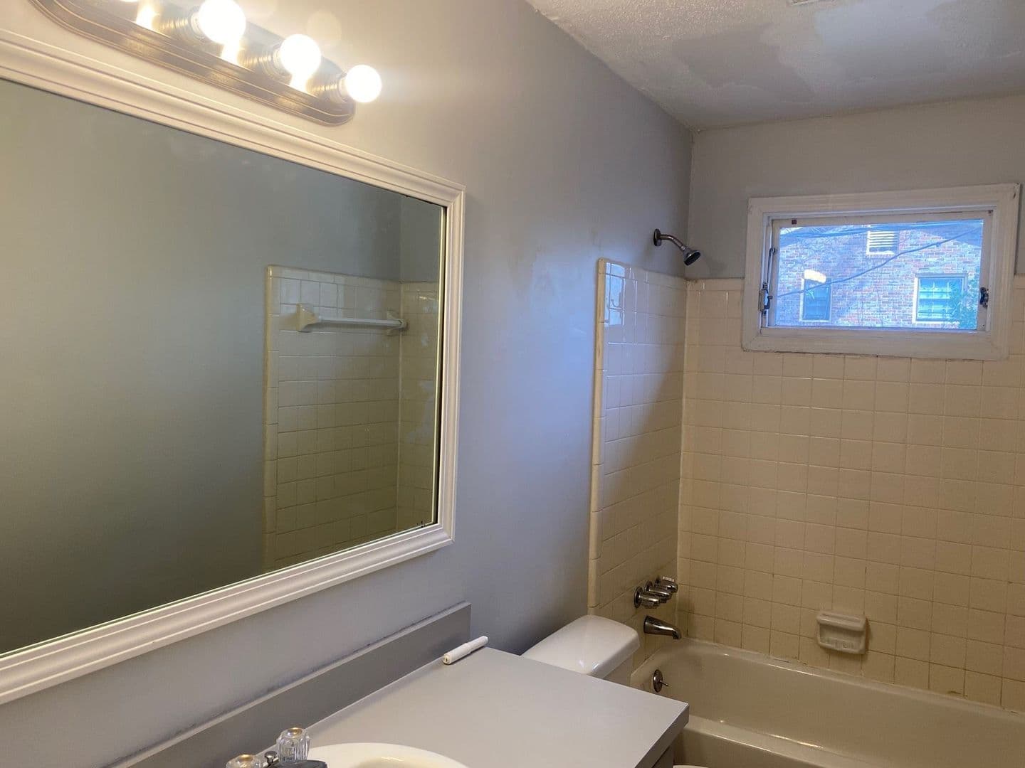 Columbia House: 221 Ramblewood Drive
