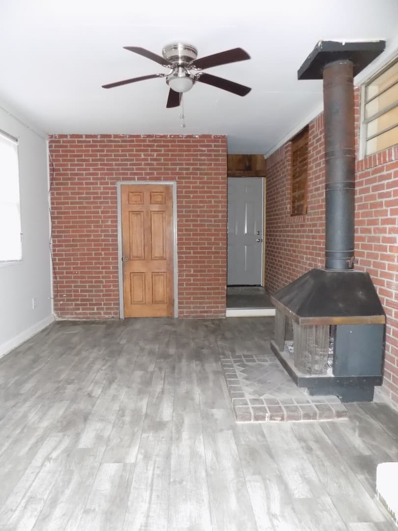 Columbia House: 2707 Holt Drive