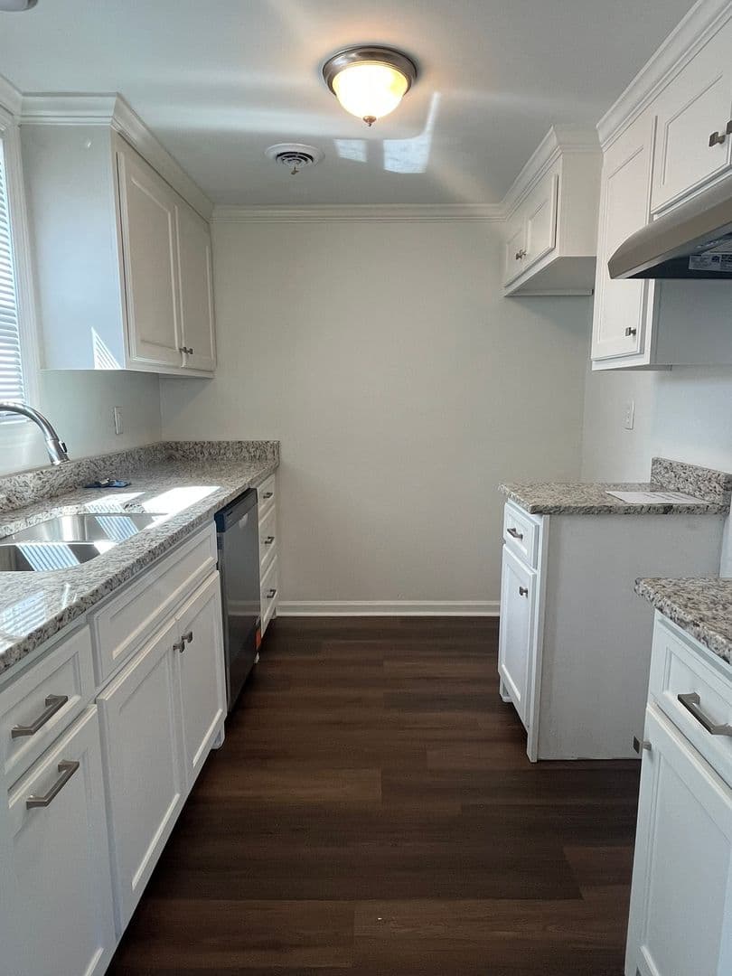 Lexington Apartment: Rogers Ct