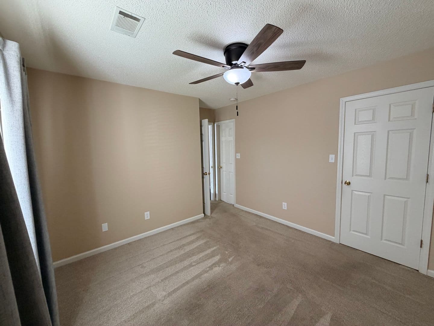 Columbia Townhome: 54 Coach Trail Ln