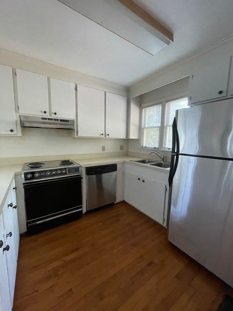 Columbia House: 920 Woodrow Street Apt. 5