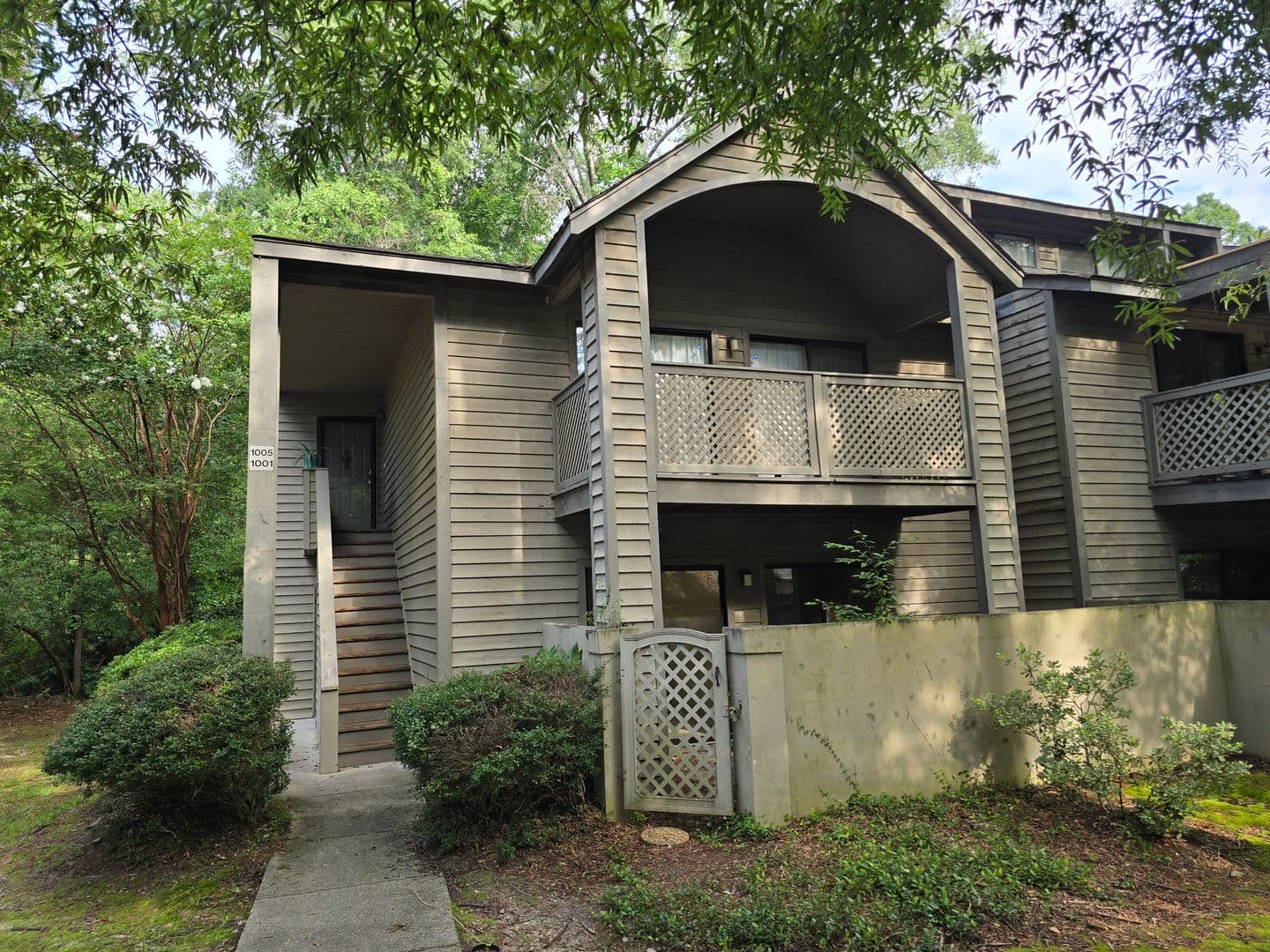 Columbia House: 1001 Creekside Way