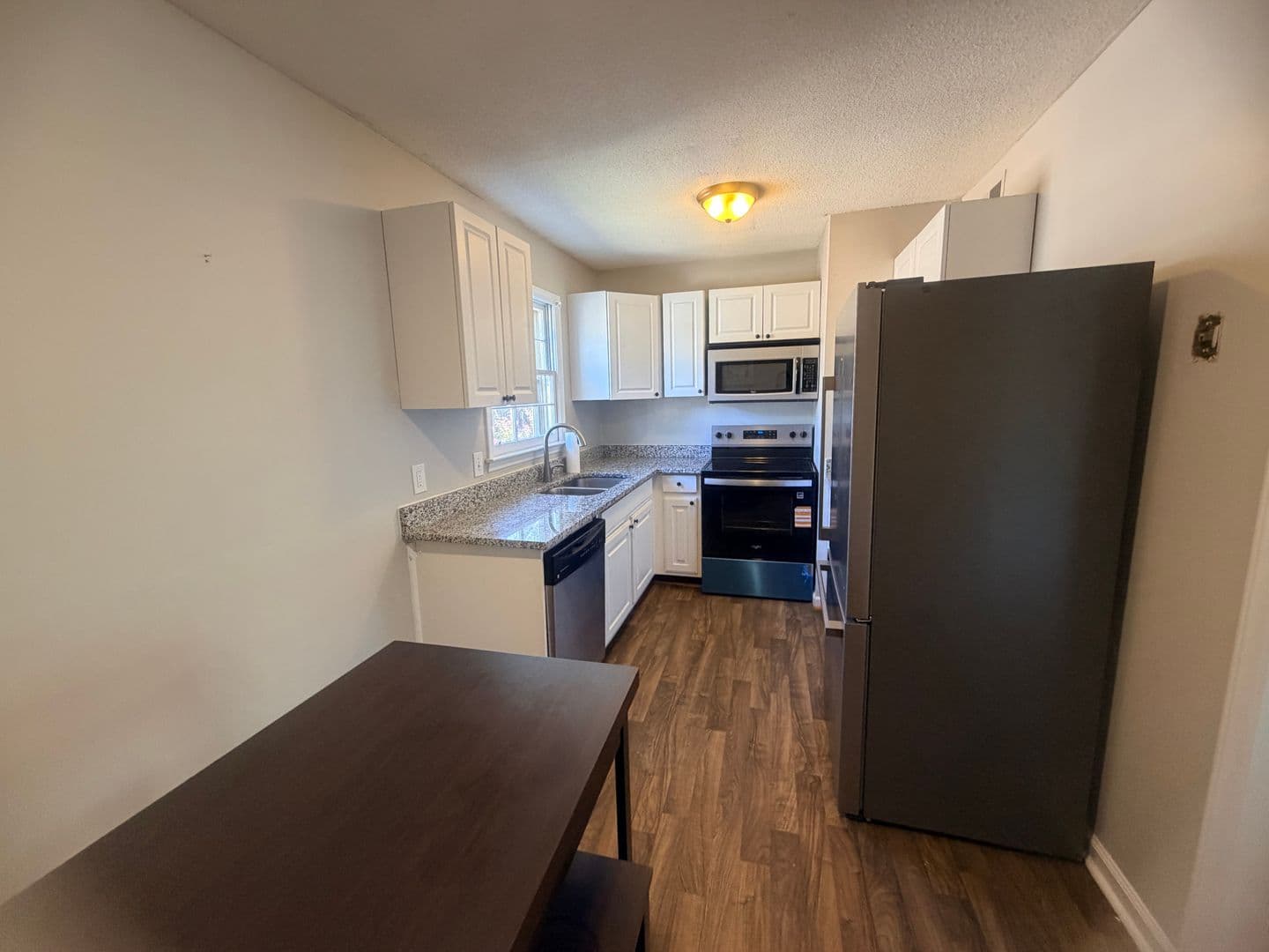 Columbia Condo: 5516 Lakeshore Drive