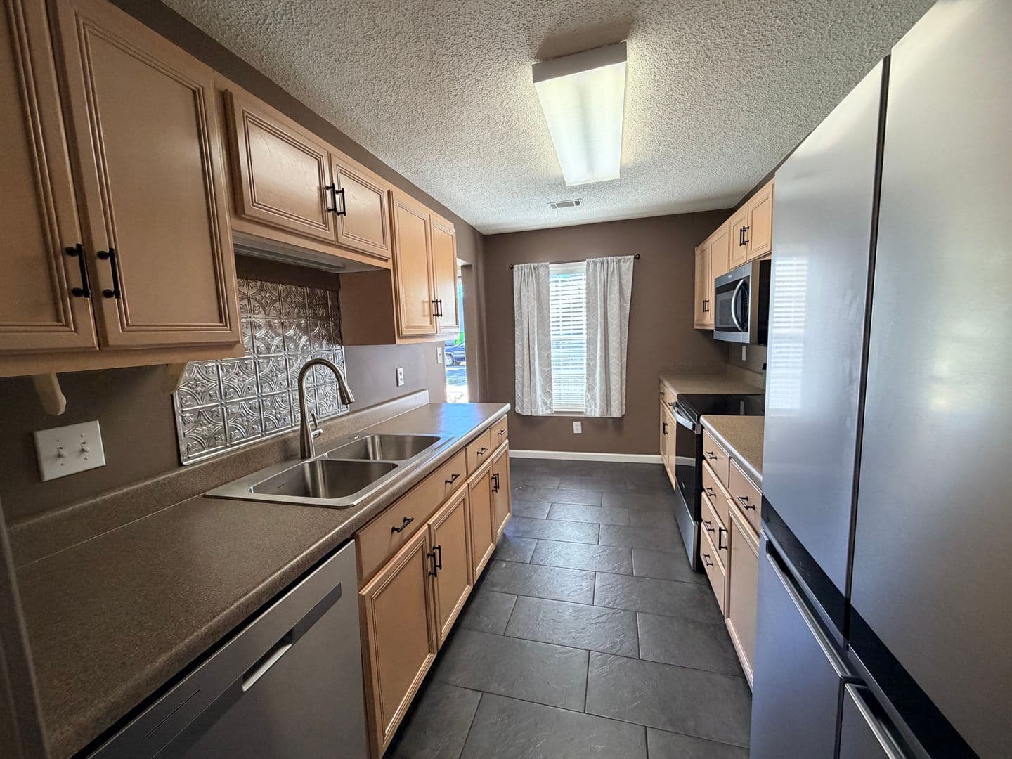 Columbia Townhome: 54 Coach Trail Ln