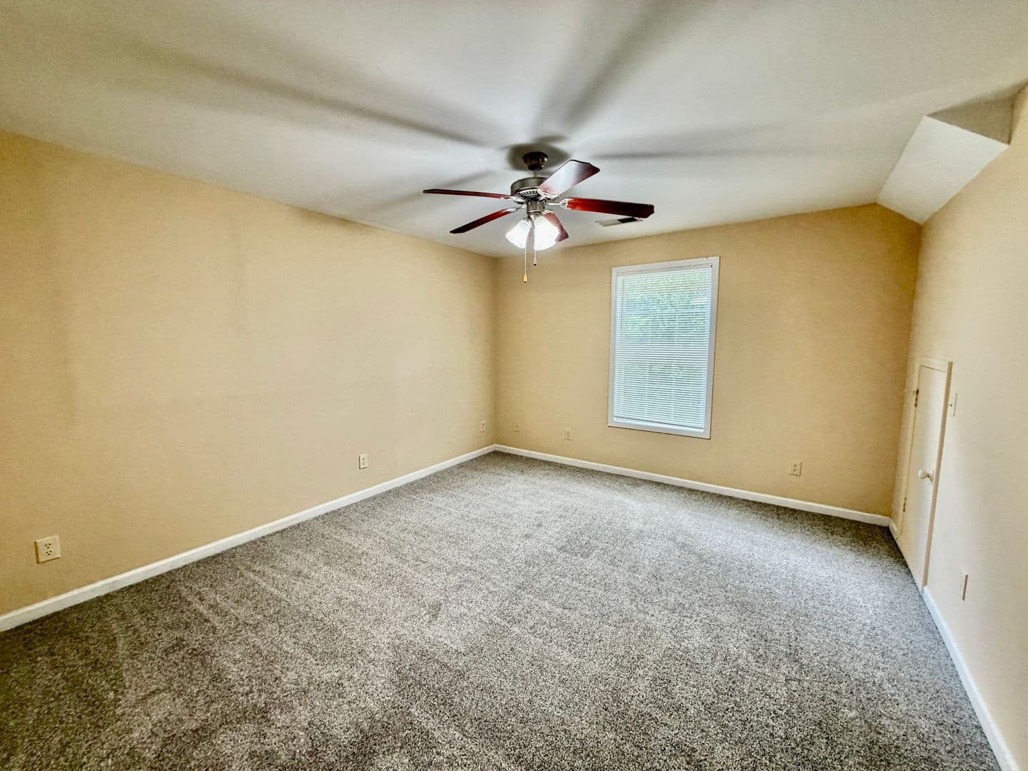 Columbia House: 27 Greenbrook Ct