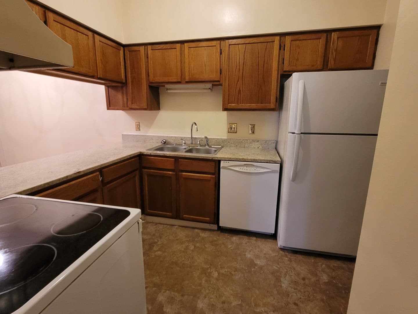 Columbia Condo: 100 Brighton Hill Circle 7A