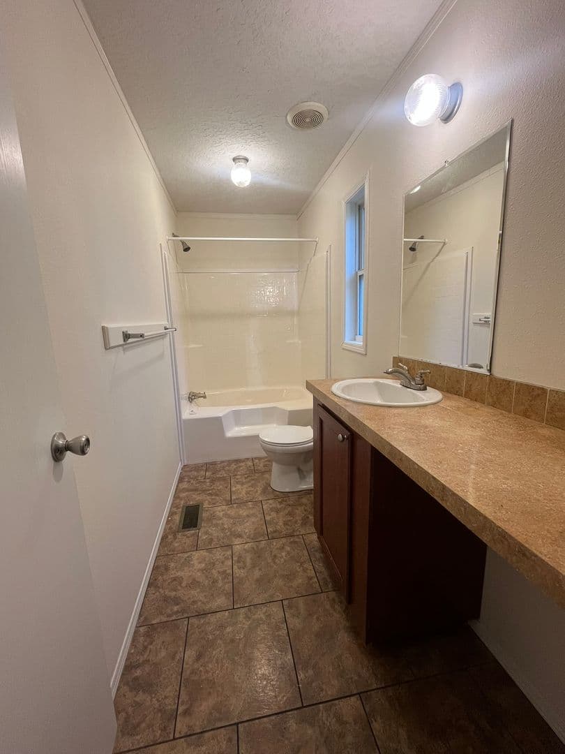 Lexington House: 858 Bethany Church Rd
