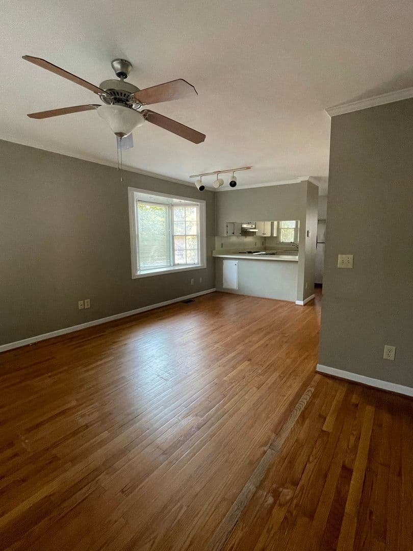 Columbia House: 920 Woodrow Street Apt. 5