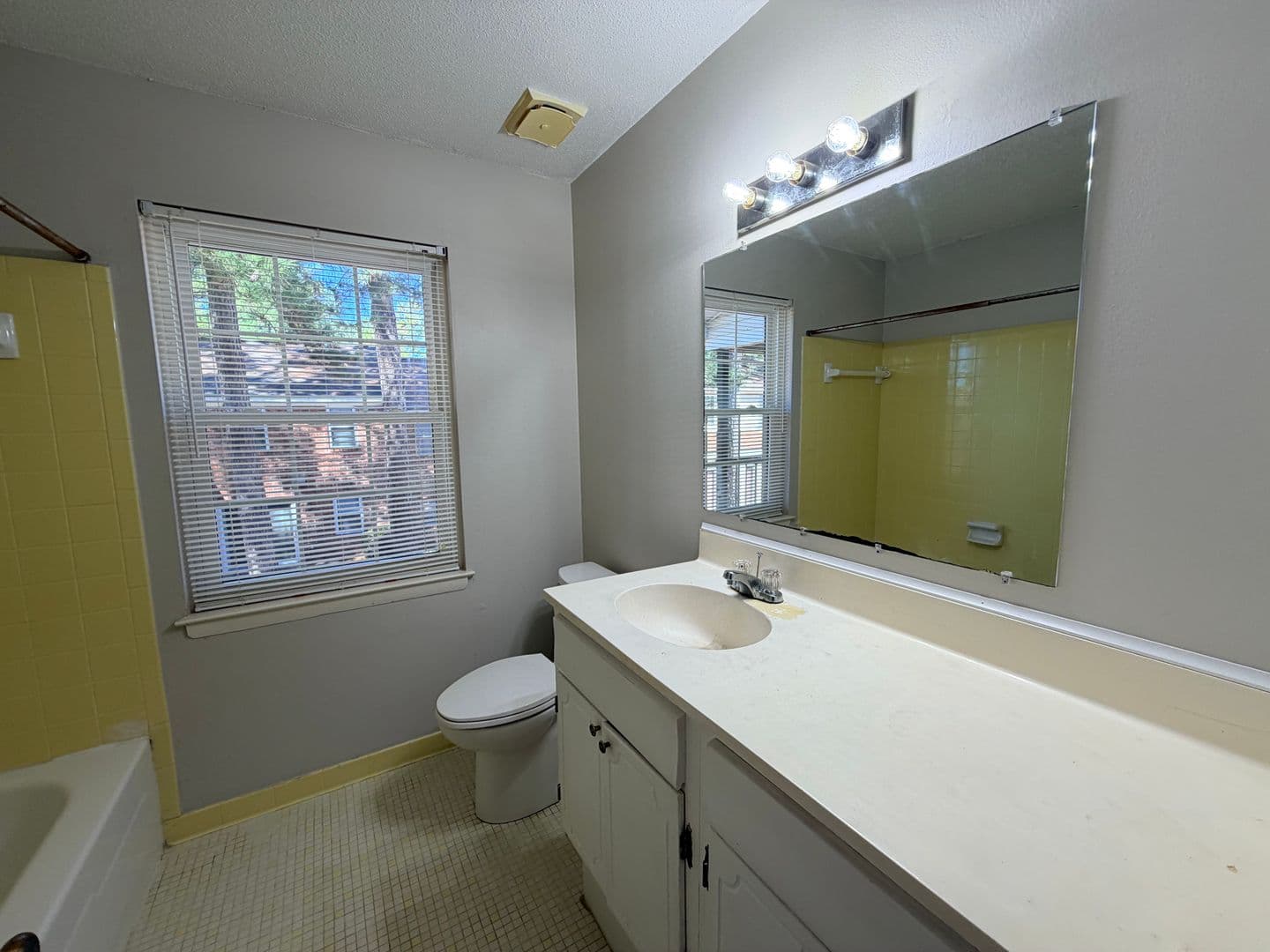 Columbia Condo: 429 Cambout St