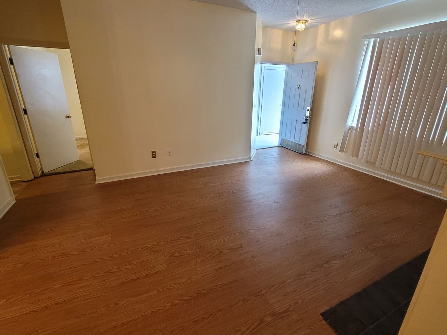 Columbia Condo: 100 Brighton Hill Circle 7A