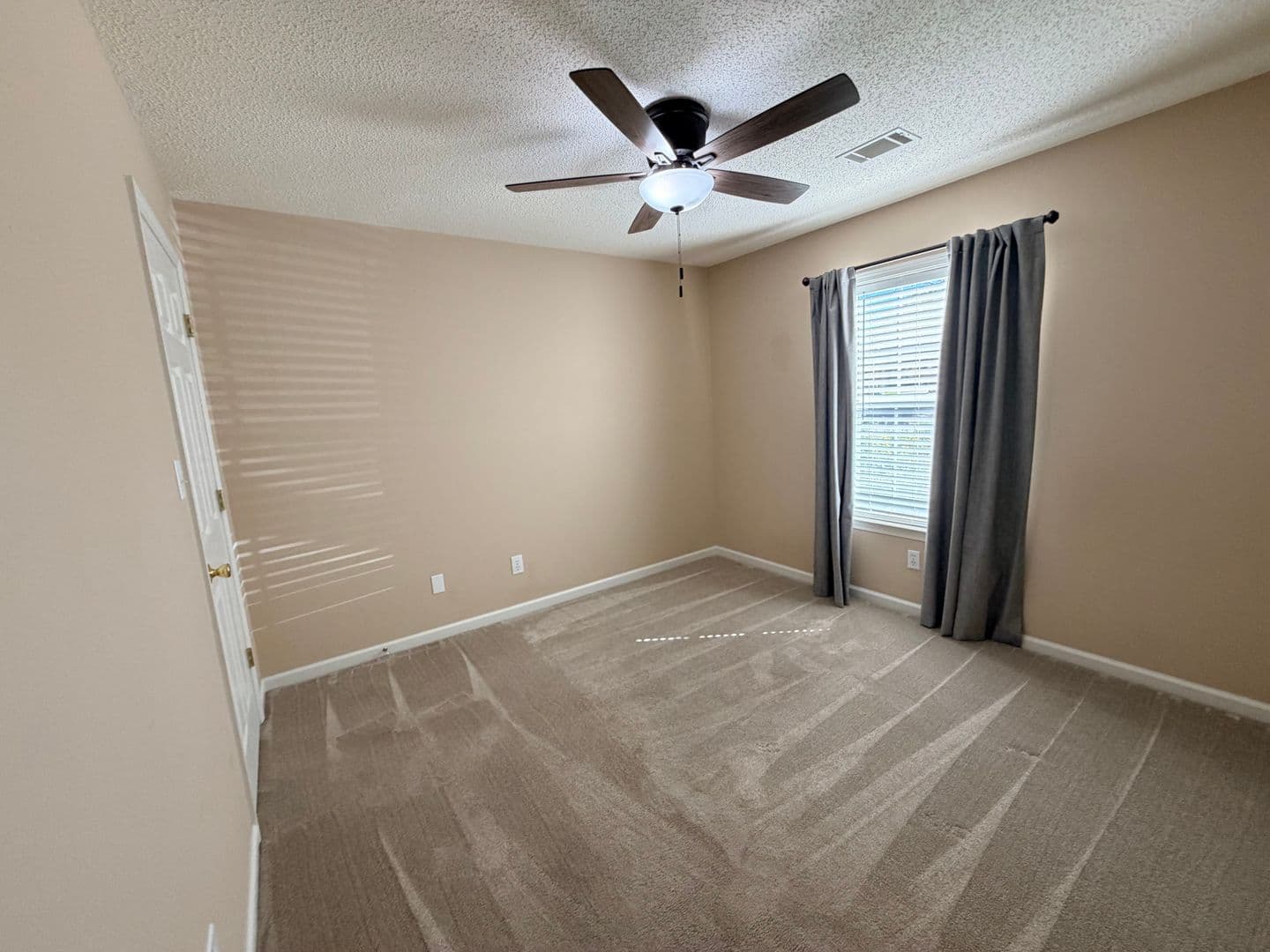Columbia Townhome: 54 Coach Trail Ln