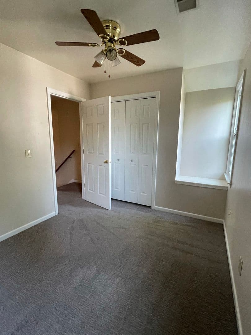 Columbia House: 920 Woodrow Street Apt. 5