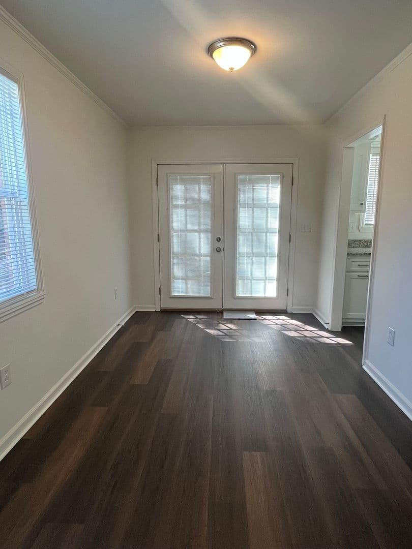 Lexington Apartment: Rogers Ct