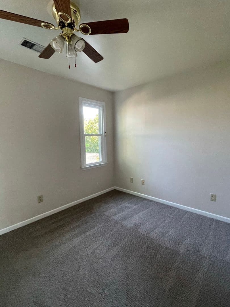 Columbia House: 920 Woodrow Street Apt. 5