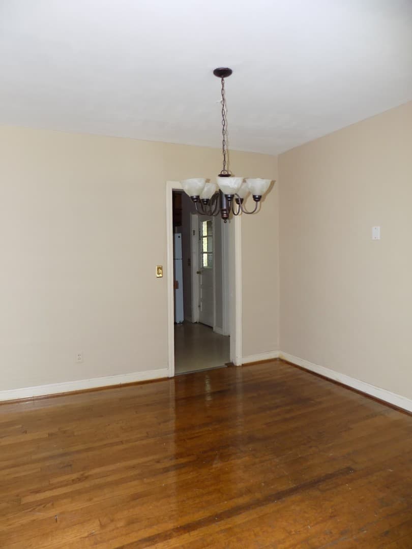 Columbia House: 507 Dogwood Street