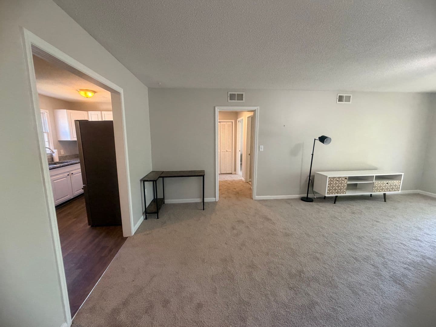 Columbia Condo: 5516 Lakeshore Drive