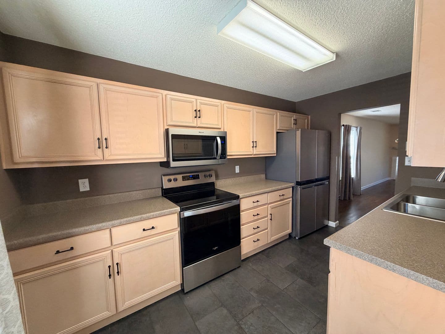 Columbia Townhome: 54 Coach Trail Ln