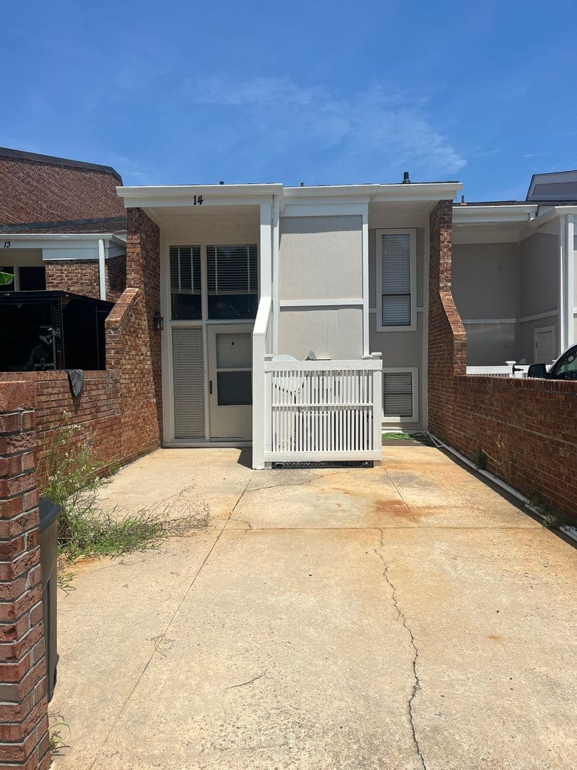Lexington House: 14 Low Hill Lane