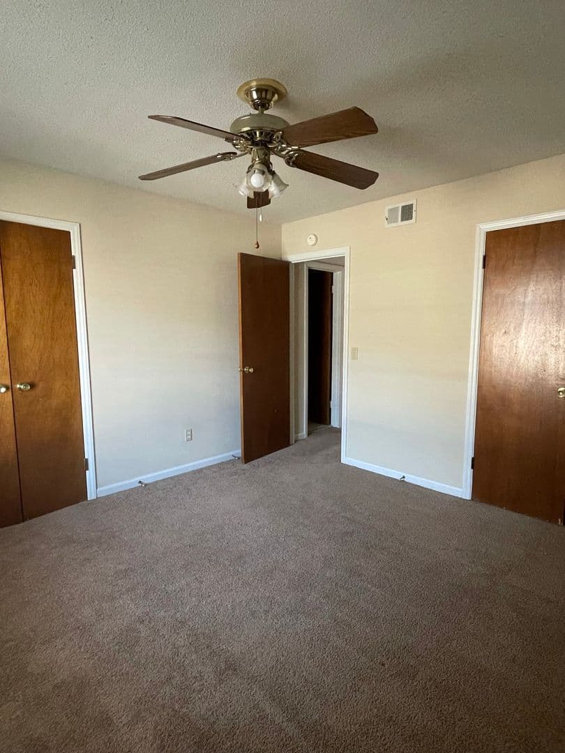 Columbia Apartment: Kilbourne Apartments units 9-12