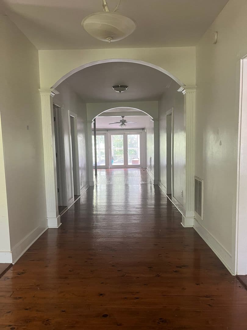 Lexington House: 123 Pond Drive
