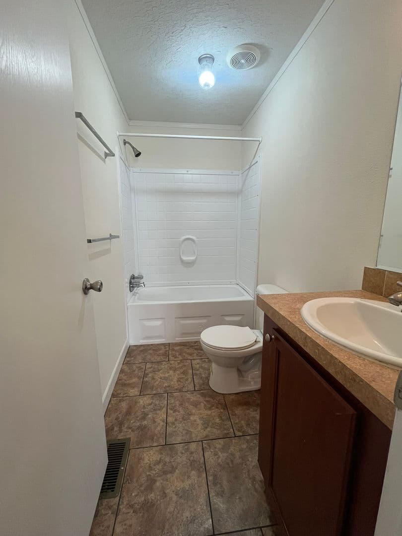 Lexington House: 858 Bethany Church Rd
