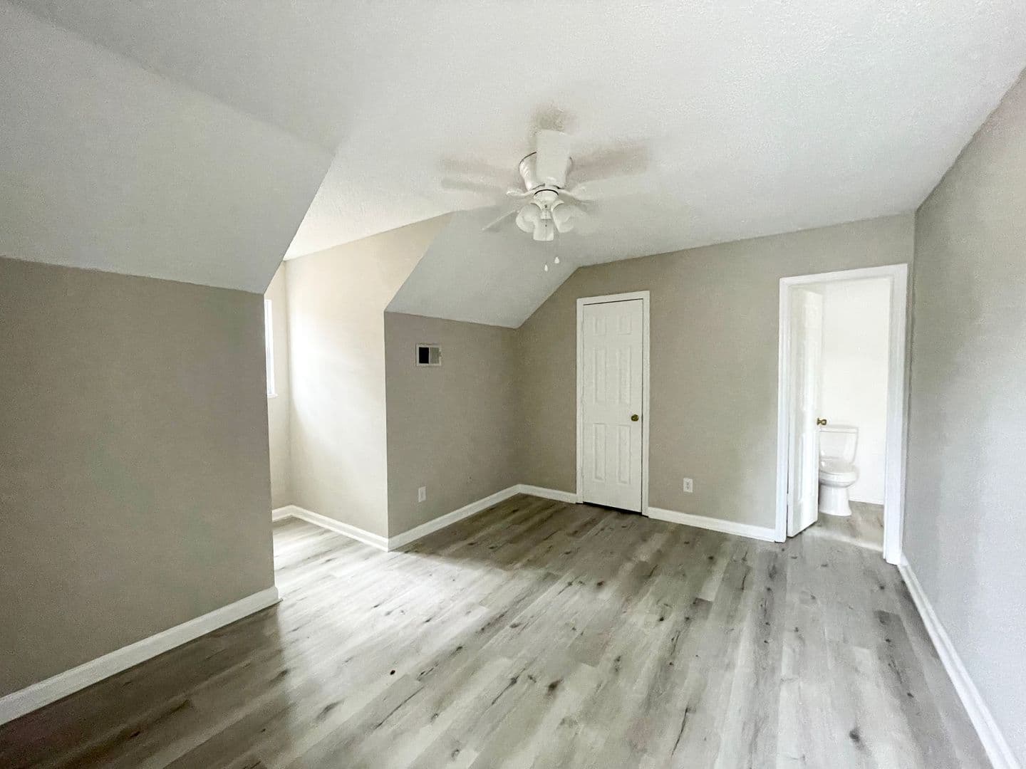 West Columbia Apartment: 119 Villa Court
