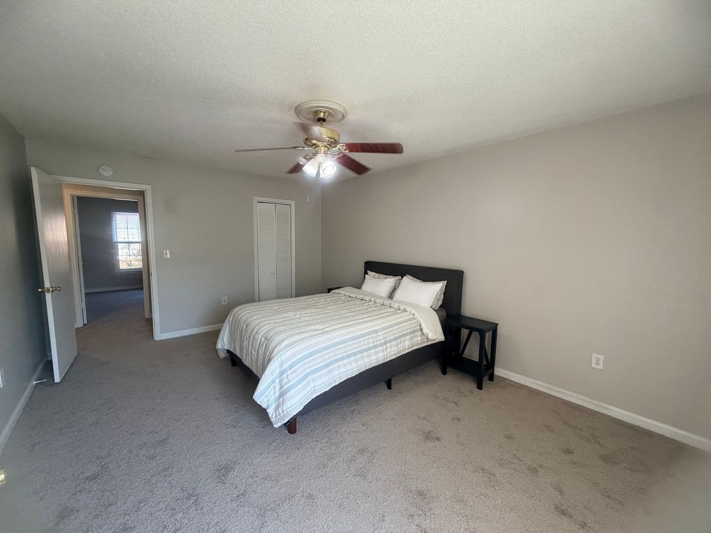 Columbia Condo: 5516 Lakeshore Drive