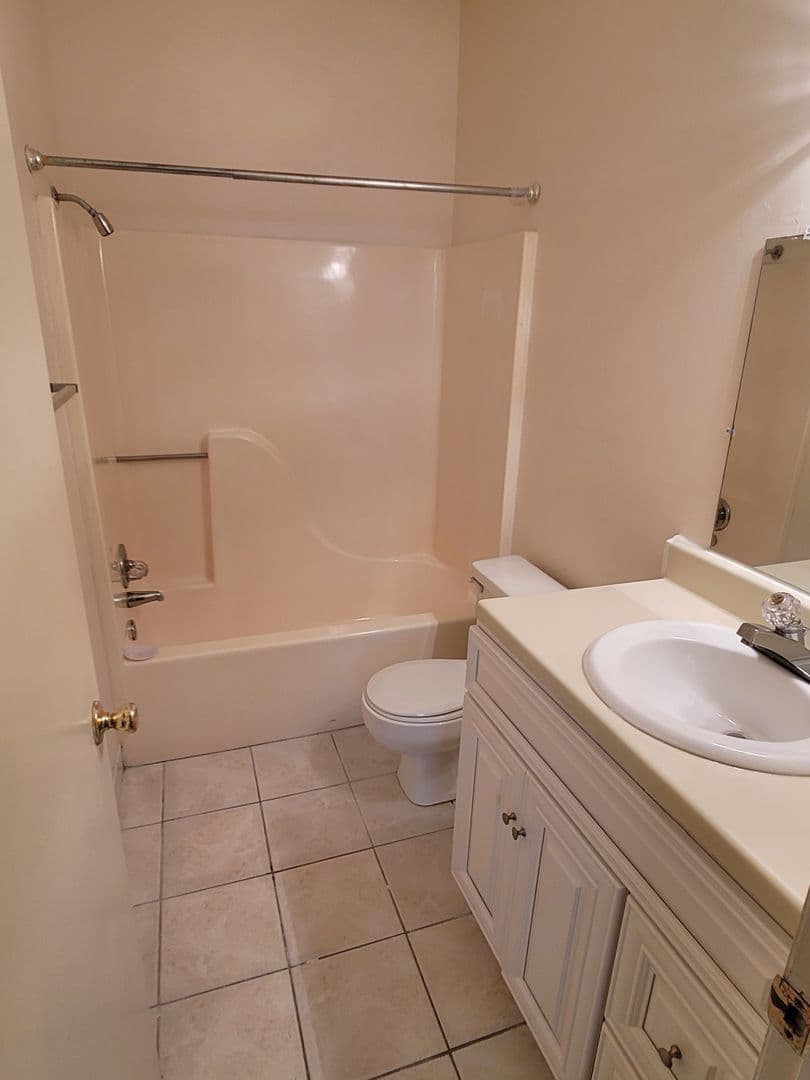 Columbia Condo: 100 Brighton Hill Circle 7A