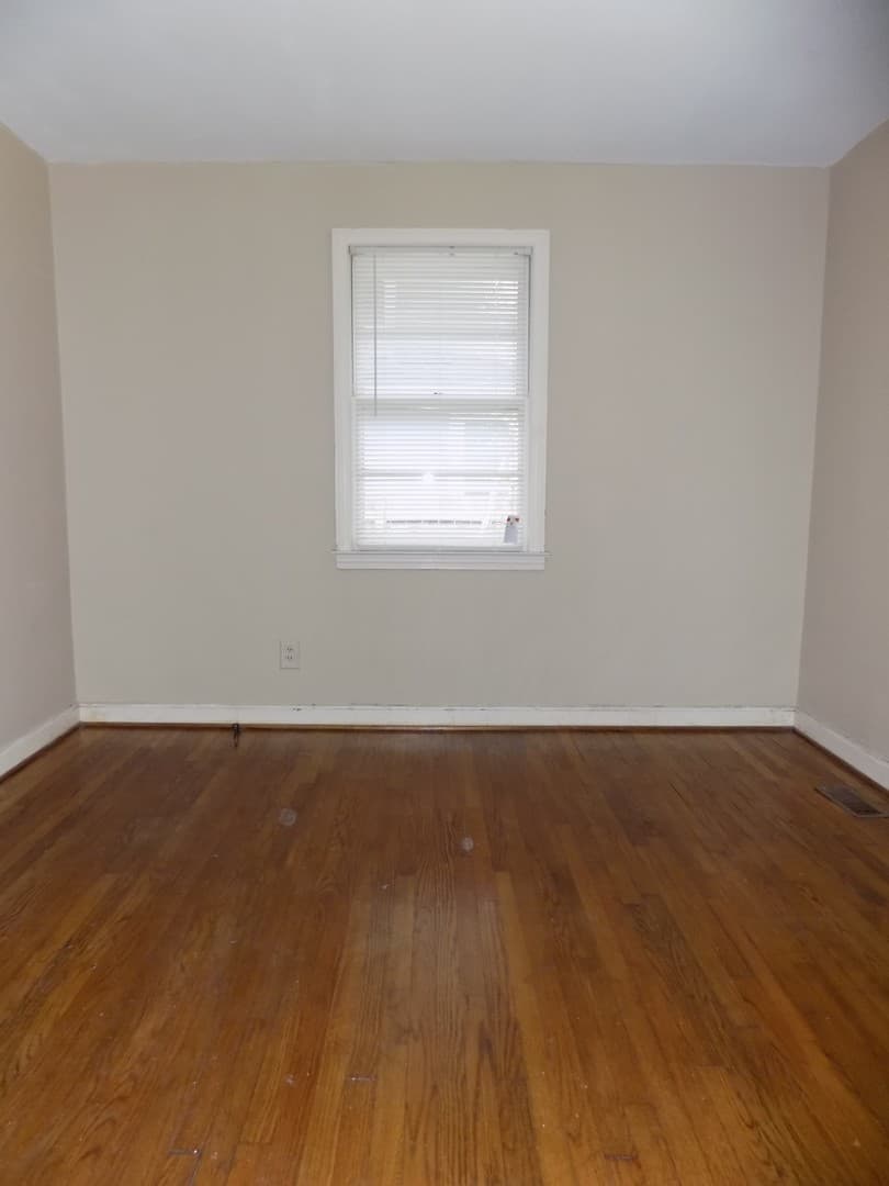 Columbia House: 507 Dogwood Street