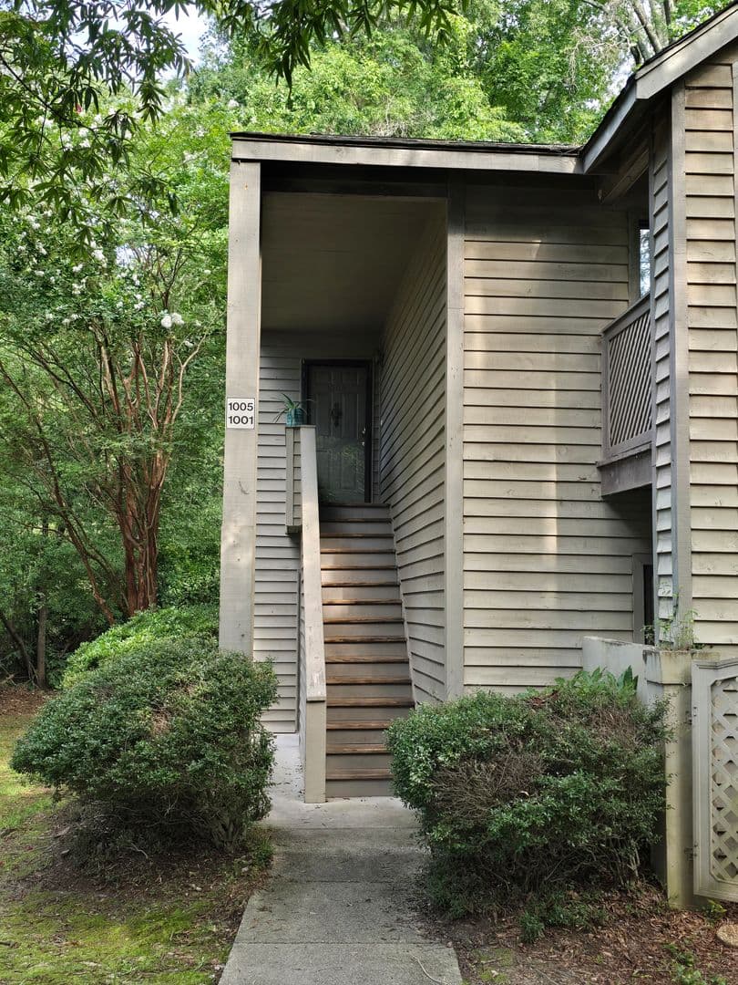 Columbia House: 1001 Creekside Way