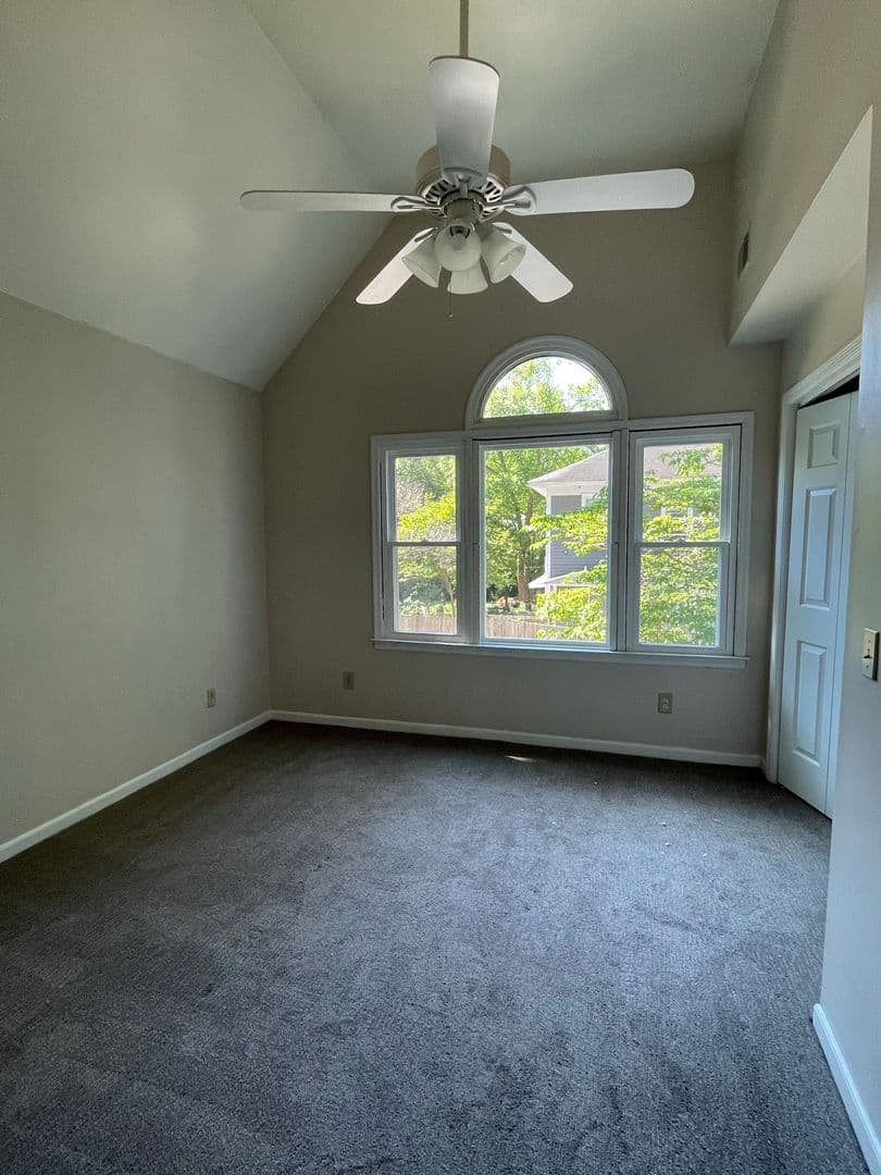 Columbia House: 920 Woodrow Street Apt. 5