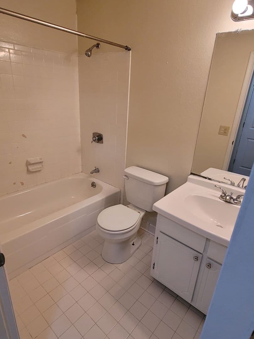 Columbia Condo: 1704 Ashford Lane