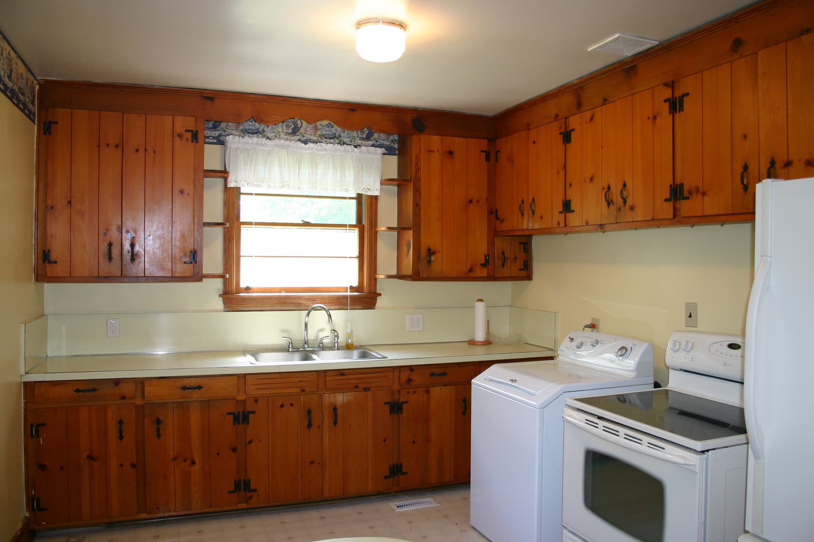 Columbia House: 1116 Deerwood Street