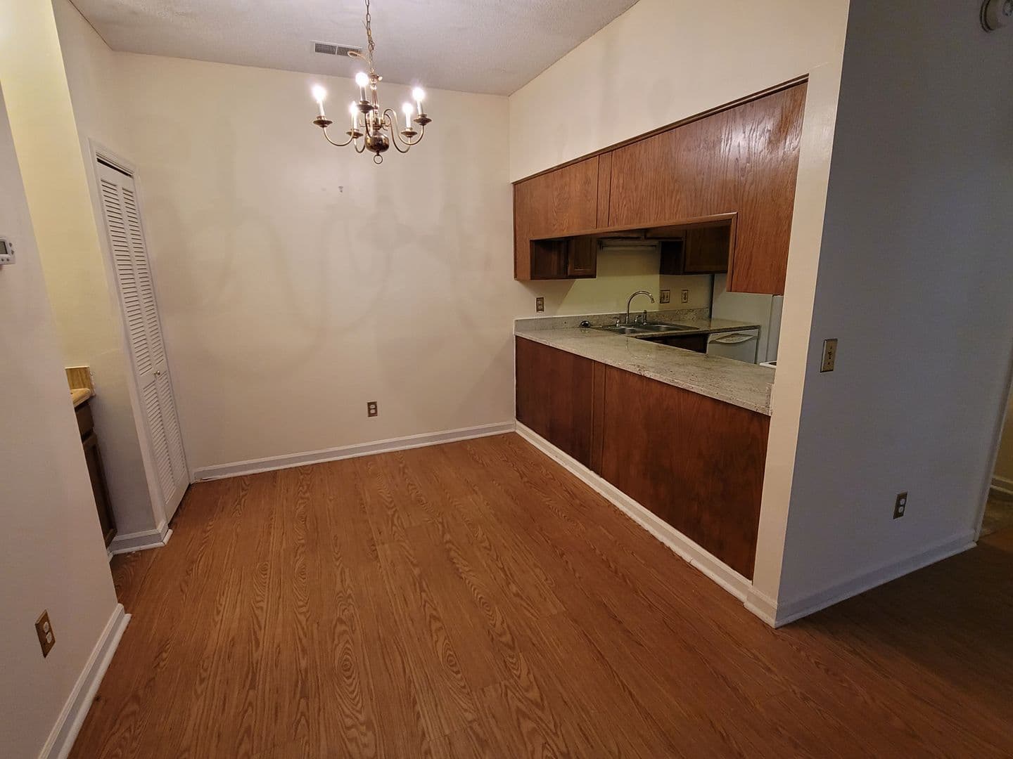Columbia Condo: 100 Brighton Hill Circle 7A