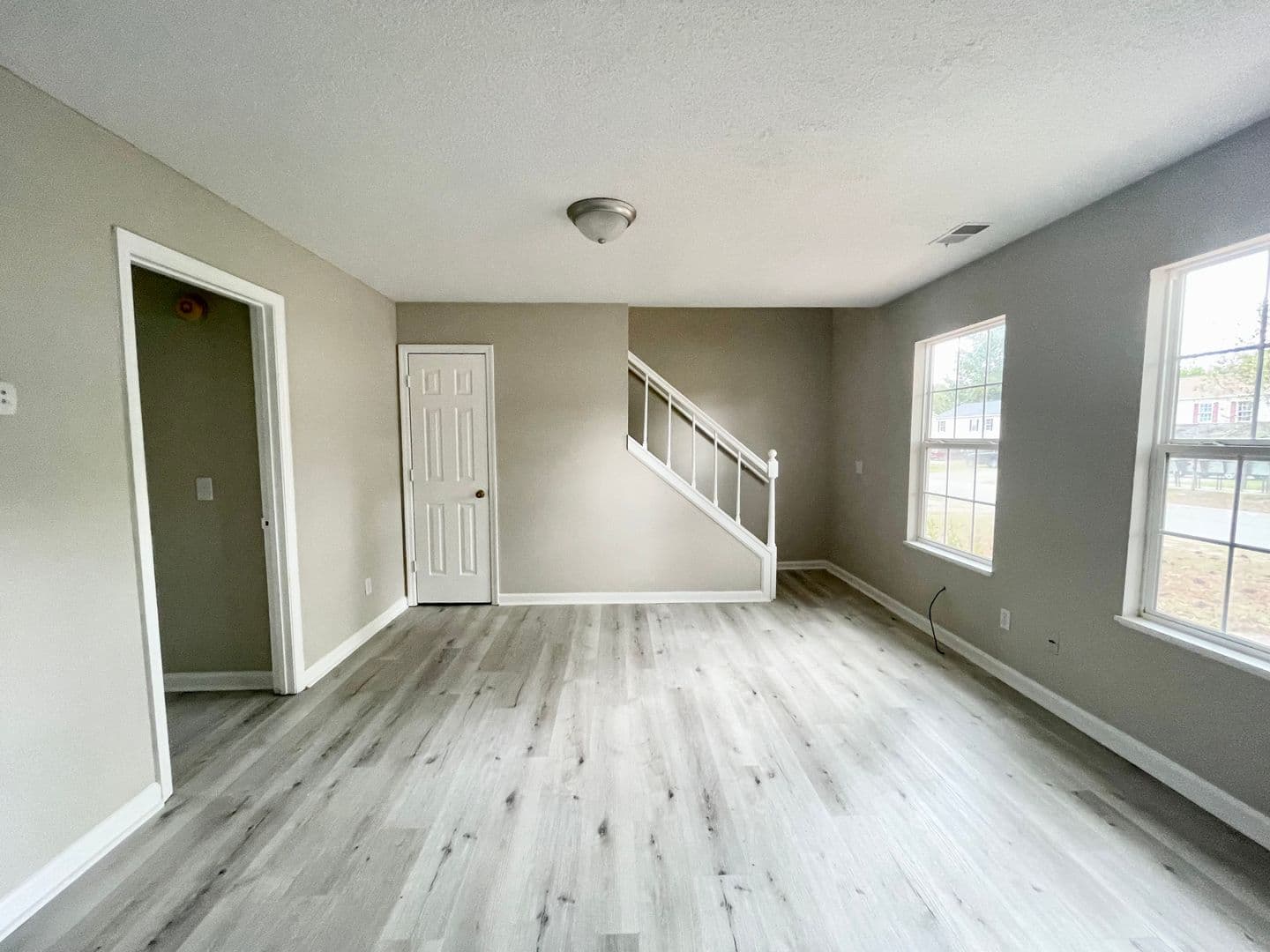 West Columbia Apartment: 119 Villa Court