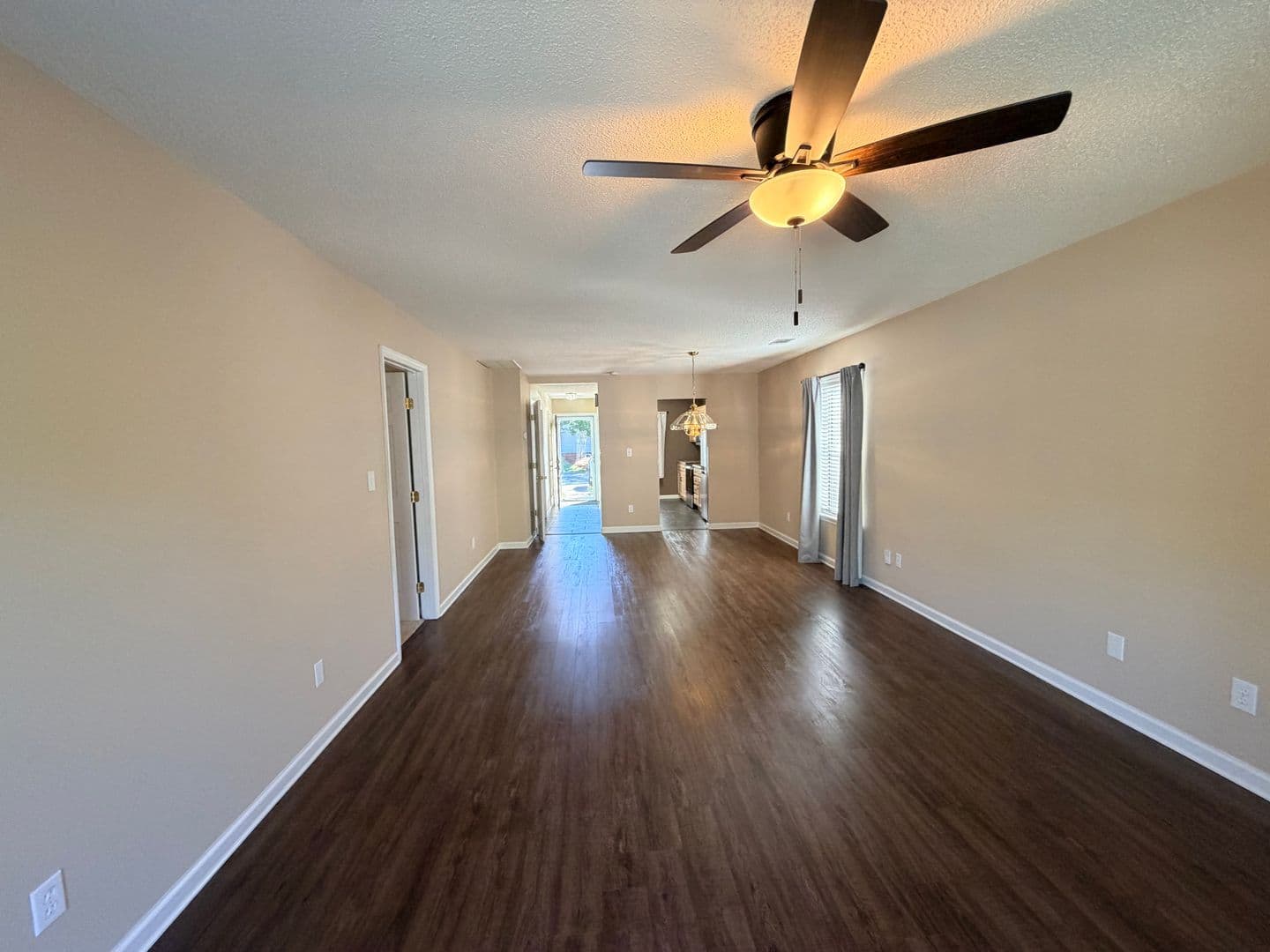 Columbia Townhome: 54 Coach Trail Ln