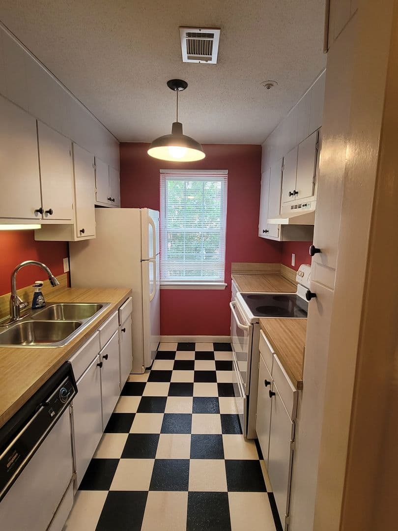 Columbia Condo: 544 Wimbledon Ct