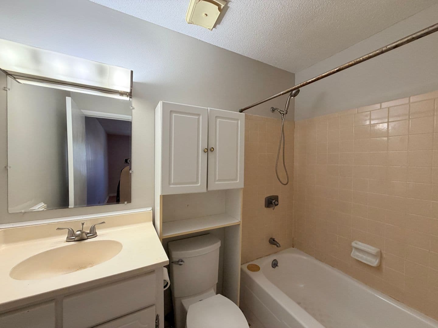 Columbia Condo: 429 Cambout St