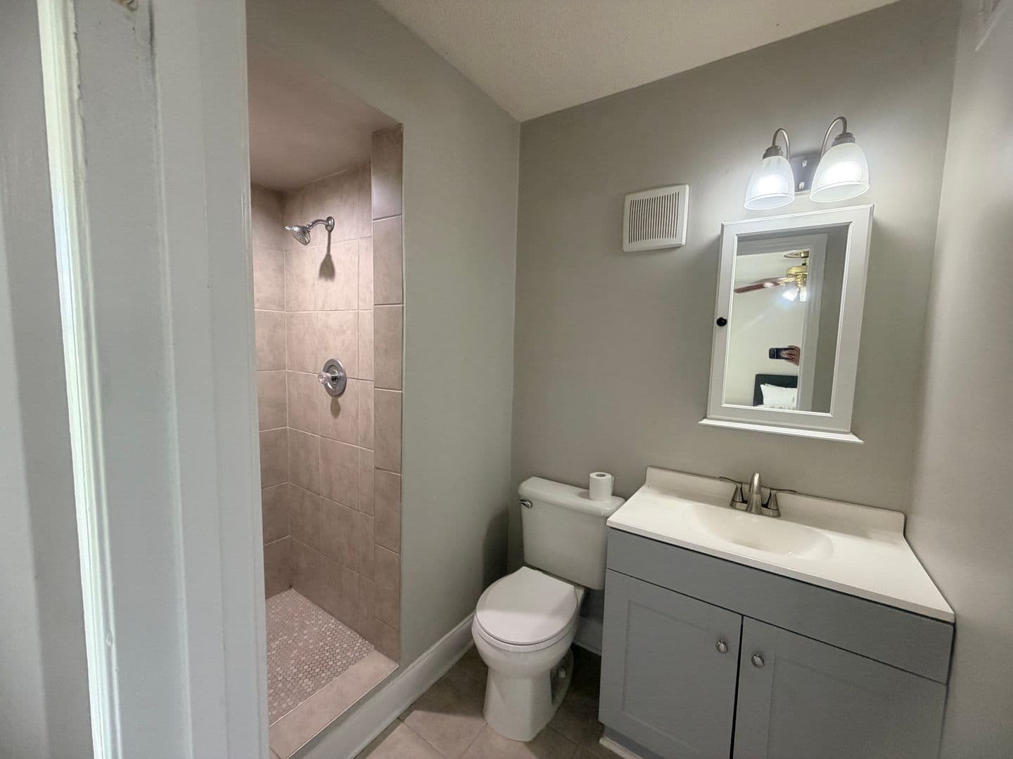Columbia Condo: 5516 Lakeshore Drive