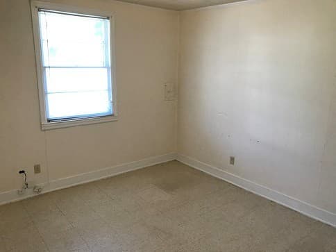 Columbia Apartment: 820-822 S. Bonham Road