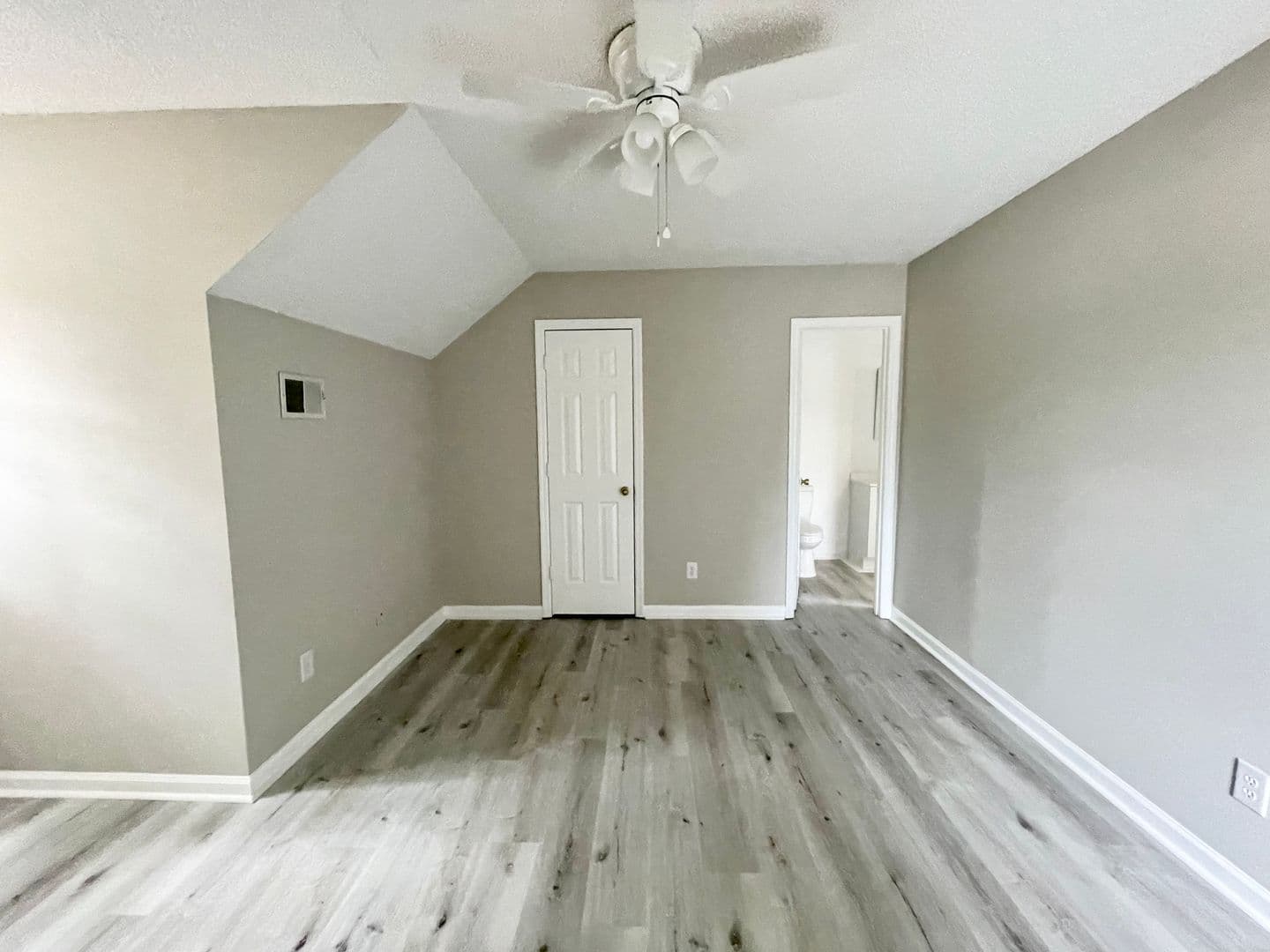 West Columbia Apartment: 119 Villa Court