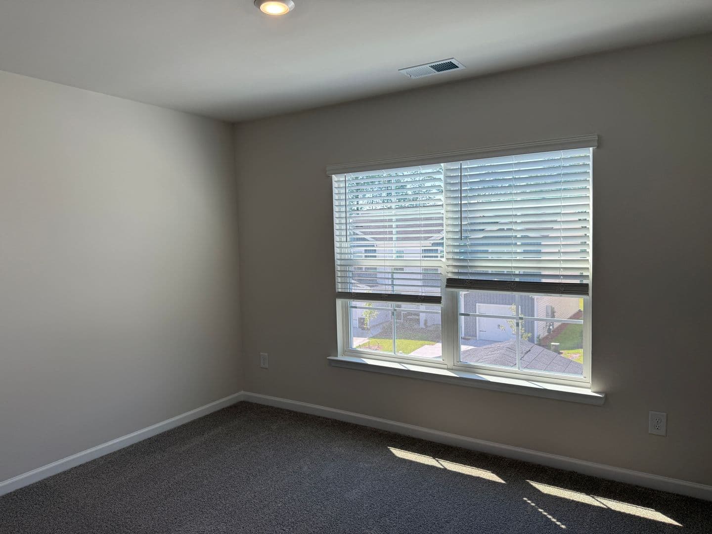 Lexington House: 317 S Lake Ct