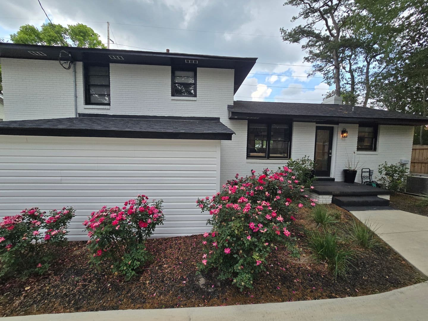 Columbia House: 2534 Forest Dr