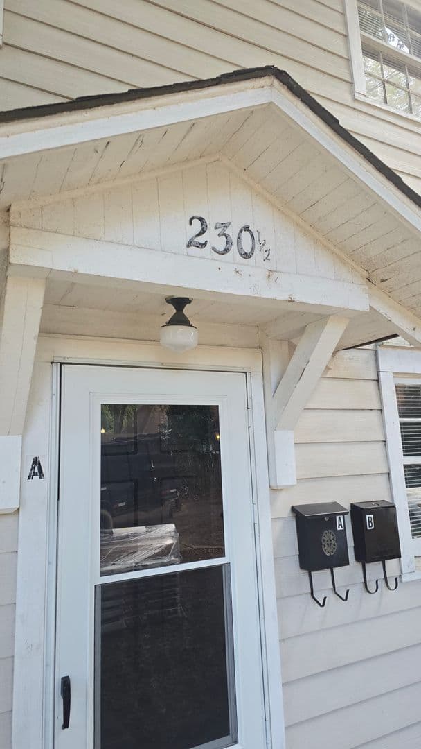 Columbia Apartment: 230 S. Gregg Street