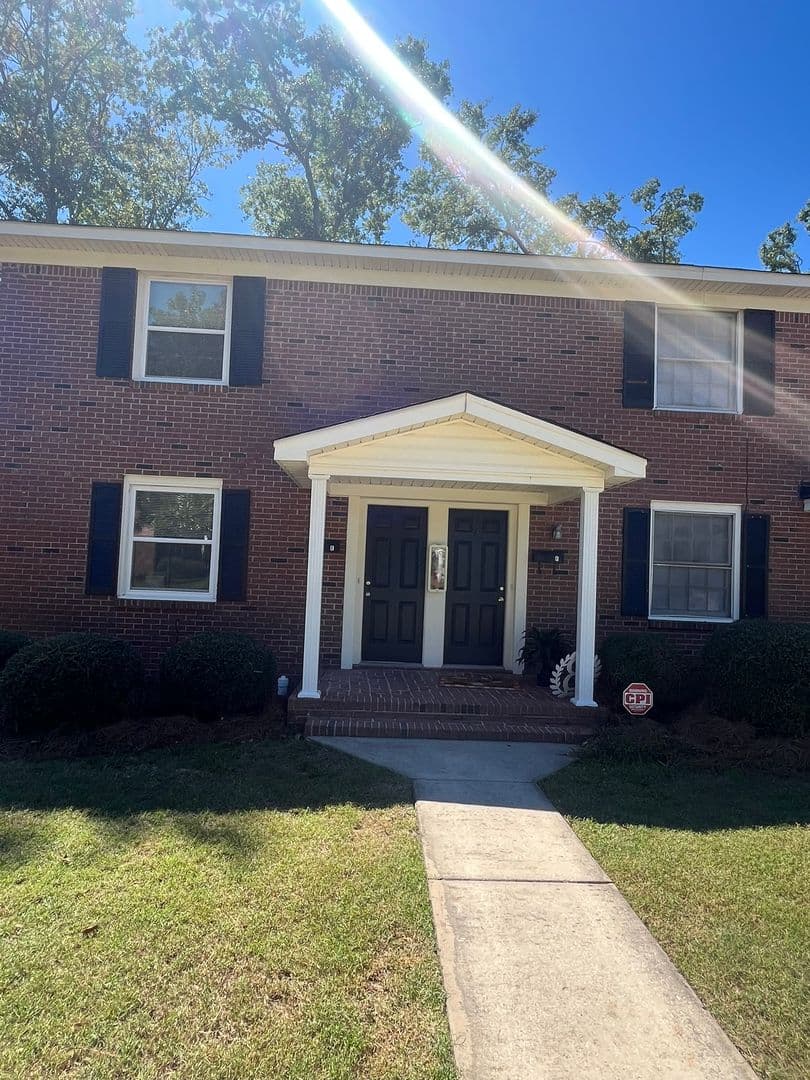 Lexington Apartment: Rogers Ct