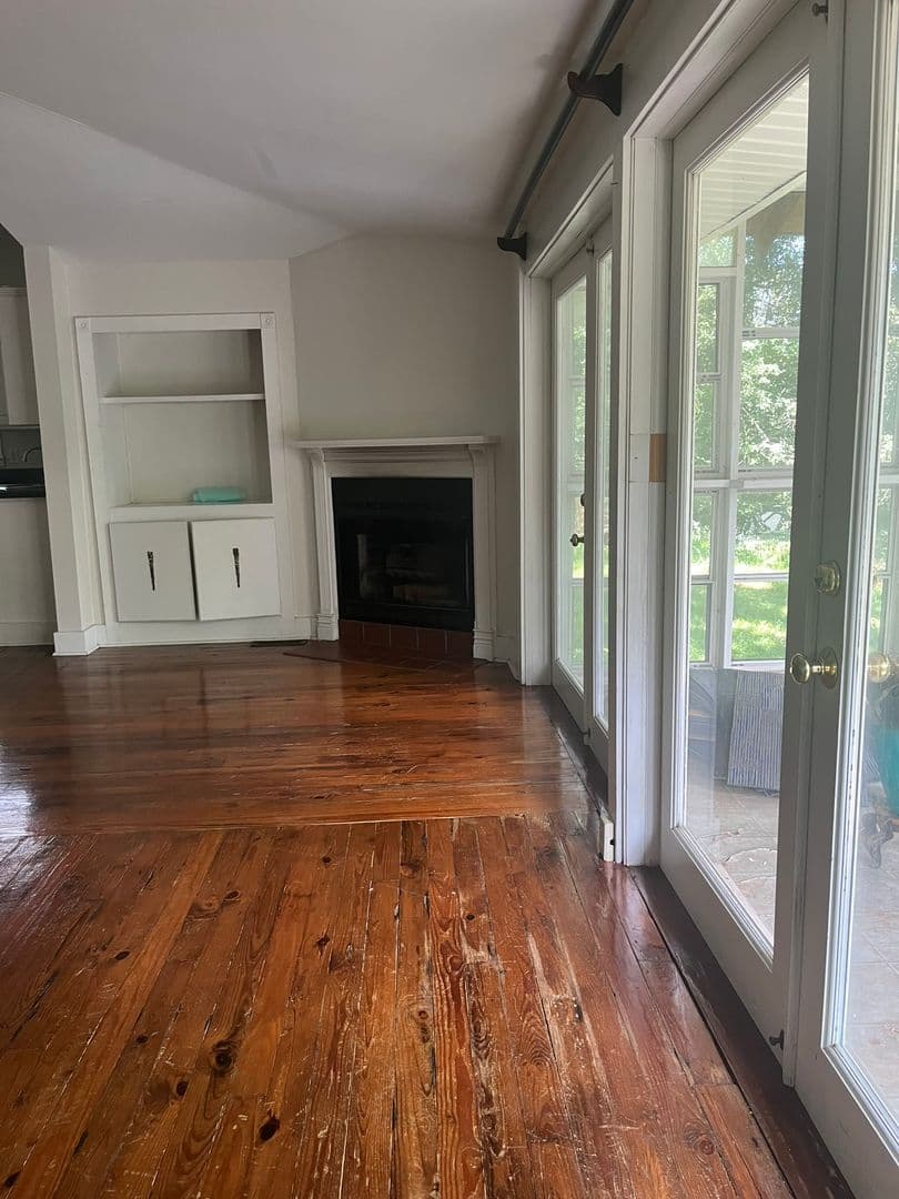 Lexington House: 123 Pond Drive