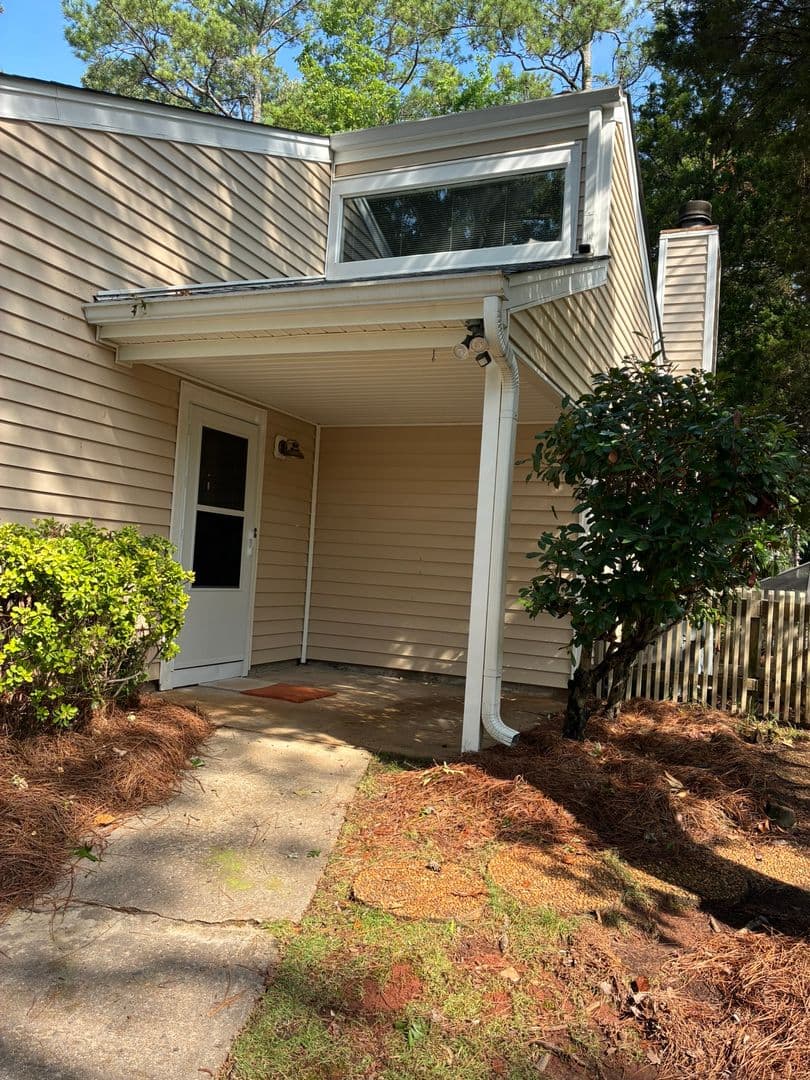 Columbia House: 221 Mariner's Row