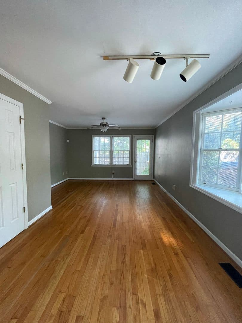 Columbia House: 920 Woodrow Street Apt. 5